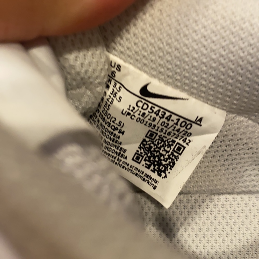 Nikes - Picture 8 of 8